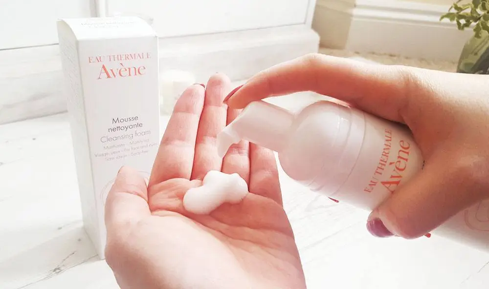 Wajah Bebas Kilap dengan Avene Mattifying Cleansing Foam