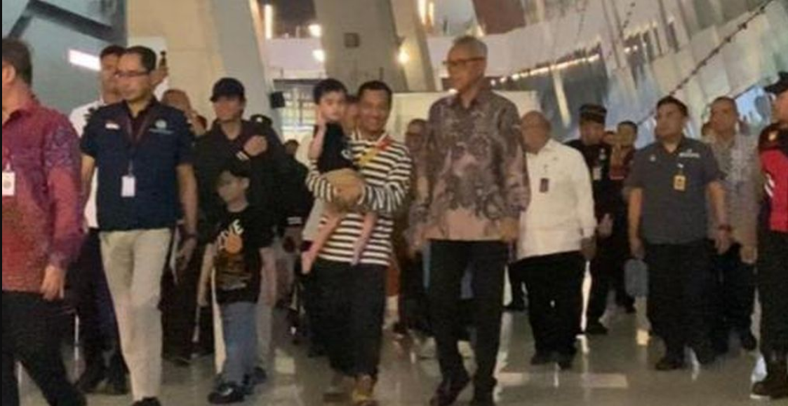 11 WNI Gelombang Pertama Dievakuasi dari Iran Tiba di Bandara Soetta